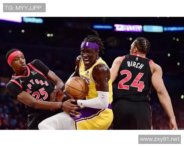 小尼克史密斯回忆湖人媒体日盛况与黄蜂时的鲜明对比 小尼克史密斯回忆湖人媒体日盛况与黄蜂时的鲜明对比