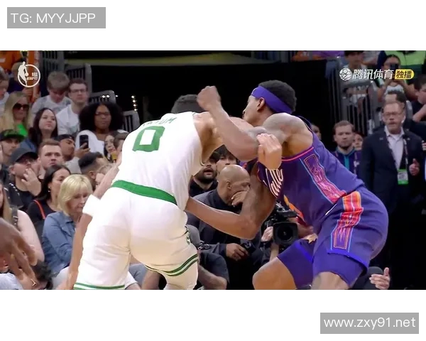 塔图姆强行突破 双手暴扣稳住军心 塔图姆强行突破 双手暴扣稳住军心